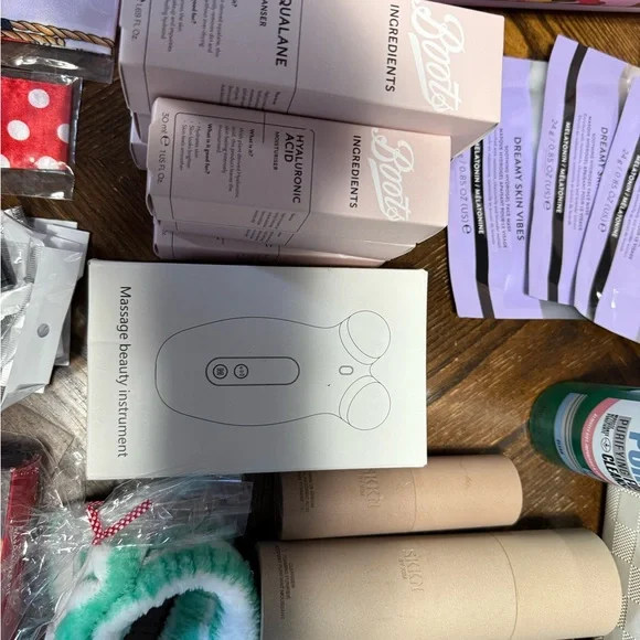 Assorted Beauty and Skincare Collection - Picture 8 of 10